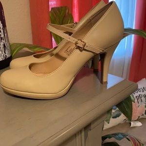 Kasper Mary Jane style heel.